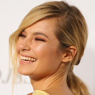 /media/23747/bridget-malcolm-sun-kissed-bronzed-complexion-makeup-tips-s.jpg