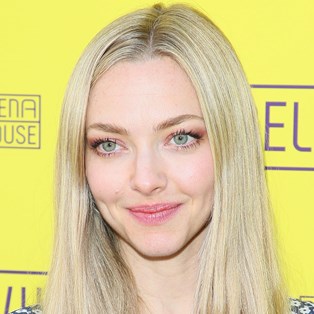 Amanda Seyfried's smoky eye makeup 