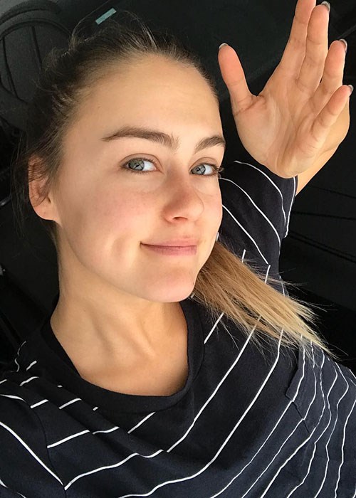 Steph Claire Smith no makeup