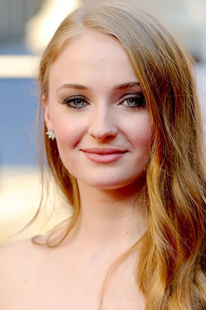 Your Definitive Guide To Sophie Turner's Best Beauty Looks Throughout The Years