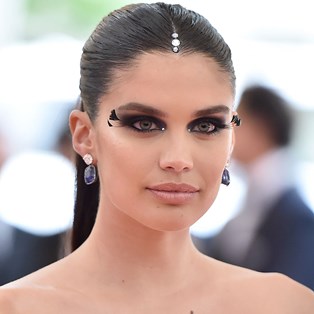 Met Gala 2019 False Lashes Celebrity Beauty Looks - Sara Sampaio